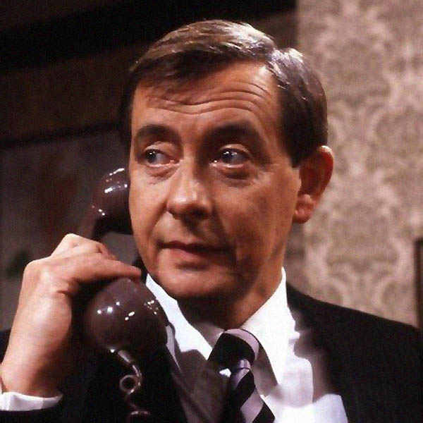 Derek Fowlds